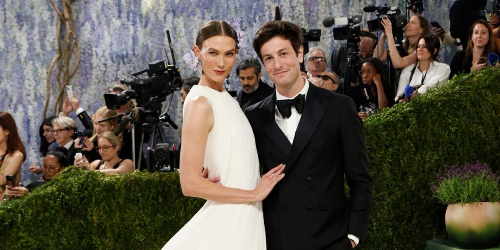 Inside the relationship of model Karlie Kloss and billionaire venture capitalist Josh Kushner, the power couple with unconventional ties to Trump