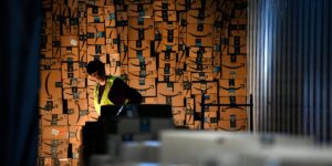 Amazon plots a new ‘Tetromino’ warehouse where robots tackle work that’s notoriously hard to automate