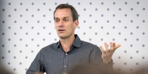 Departing Google chief scientist Jeff Dean has been in talks for a  billion valuation for his new AI startup
