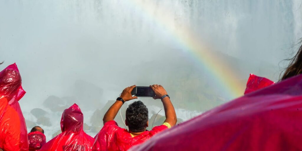 Disappointing photos show what visiting Niagara Falls in Canada is really like