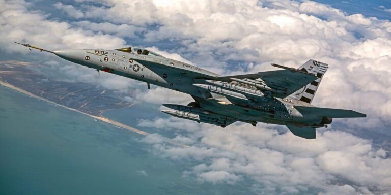 The US Navy’s next-gen missile breaks cover. It fits inside an F-35 and can threaten enemy aircraft over 280 miles away.