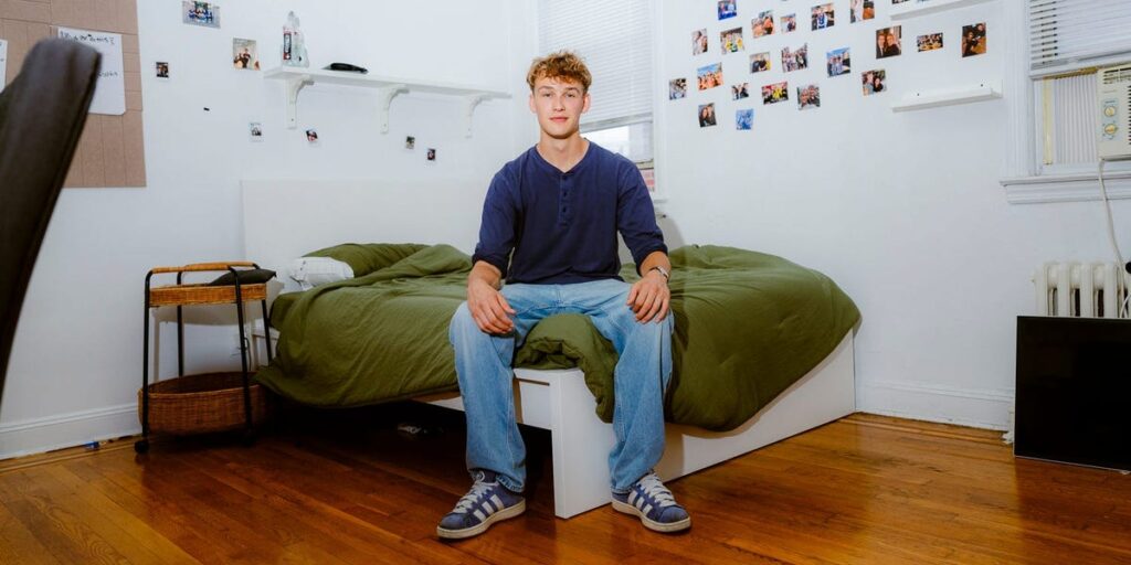 He moved from the Netherlands to NYC for love. Here’s how he lives on 0 a week.
