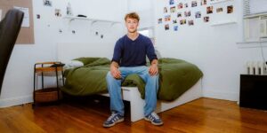 He moved from the Netherlands to NYC for love. Here’s how he lives on 0 a week.