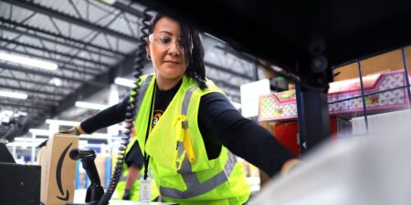 Amazon is upping its minimum hourly wage for operations workers — and offering employees a new Whole Foods discount Amazon is upping its minimum hourly wage for operations workers — and offering employees a new Whole Foods discount