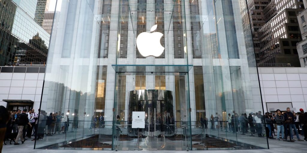 Apple Store Pioneer Ron Johnson on Working With Steve Jobs Apple Store Pioneer Ron Johnson on Working With Steve Jobs
