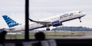 Airlines waive change fees as nor’easter hits Northeast Airlines waive change fees as nor’easter hits Northeast