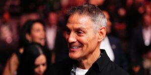 Hollywood exec Ari Emanuel says he treats his to-do list like a ‘contract’ with himself Hollywood exec Ari Emanuel says he treats his to-do list like a ‘contract’ with himself