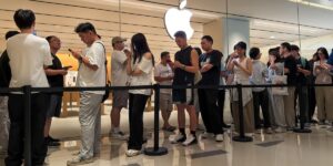 Photos show people lining up around the world for the iPhone 18 Pro launch Photos show people lining up around the world for the iPhone 18 Pro launch