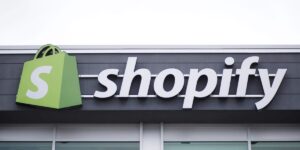 Shopify’s COO says her ideal employee is an ‘X-shaped’ person