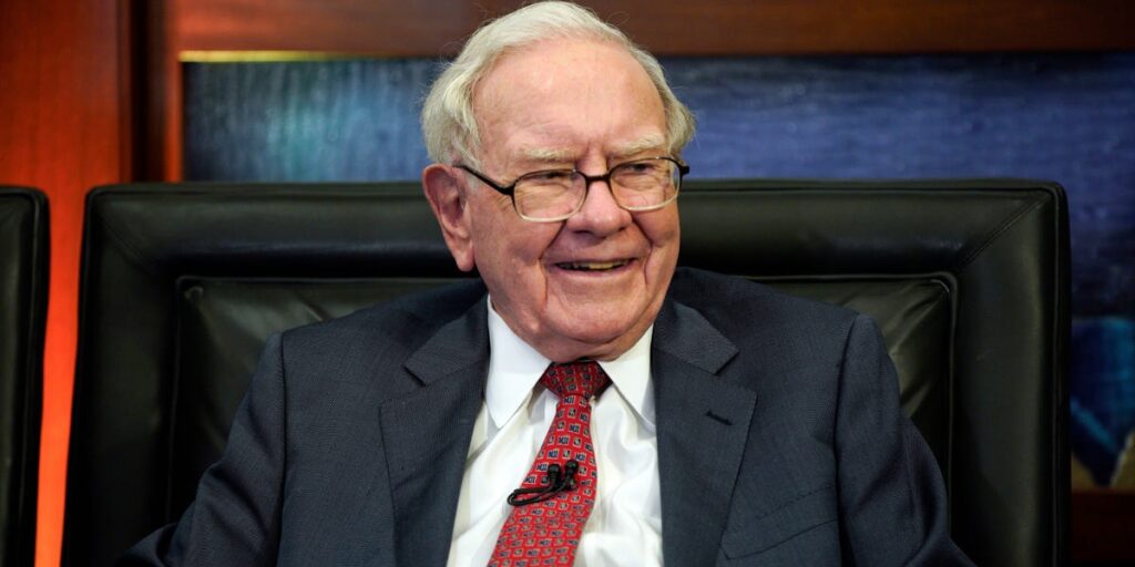 Warren Buffett has stepped down as Berkshire chairman. Here are 5 leadership lessons he leaves behind.