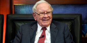 Warren Buffett has stepped down as Berkshire chairman. Here are 5 leadership lessons he leaves behind.