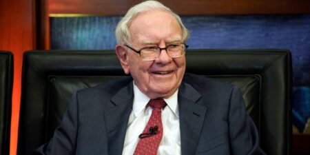 Warren Buffett has stepped down as Berkshire chairman. Here are 5 leadership lessons he leaves behind.